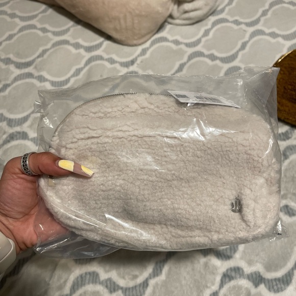 lululemon athletica Handbags - NWT Lululemon Everywhere Belt Bag *Fleece